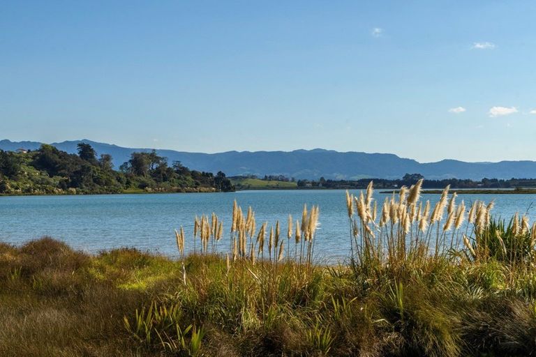 Photo of property in 23a Pahoia Beach Road, Whakamarama, 3172