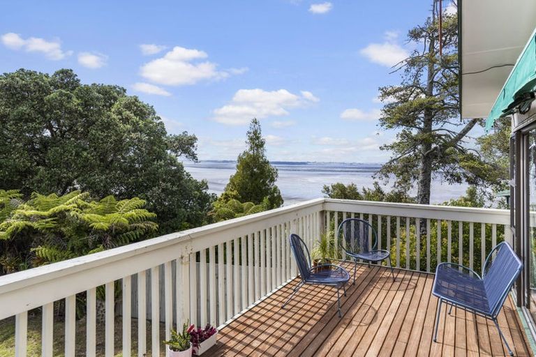 Photo of property in 21a Cleve Road, Green Bay, Auckland, 0604