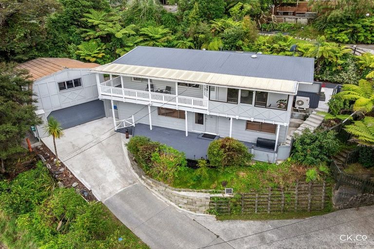 Photo of property in 32 Forest Road, Pinehaven, Upper Hutt, 5019