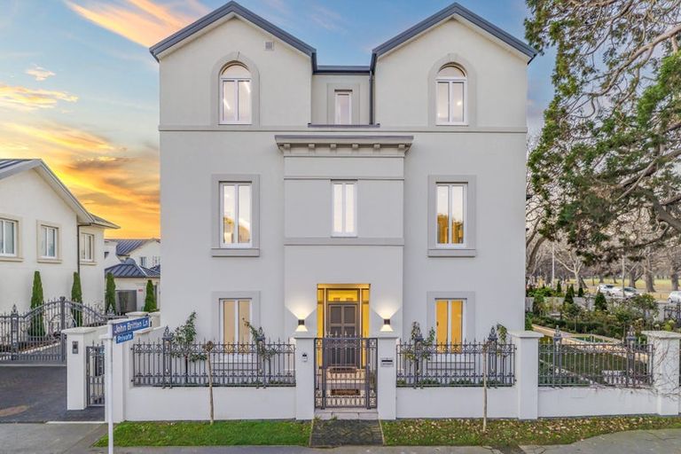 Photo of property in 2 Ayr Street, Riccarton, Christchurch, 8011