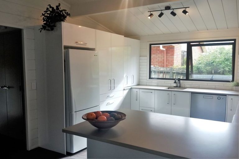 Photo of property in 17 Chablis Place, Henderson, Auckland, 0612