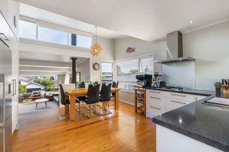 Photo of property in 54 Newhaven Terrace, Mairangi Bay, Auckland, 0630