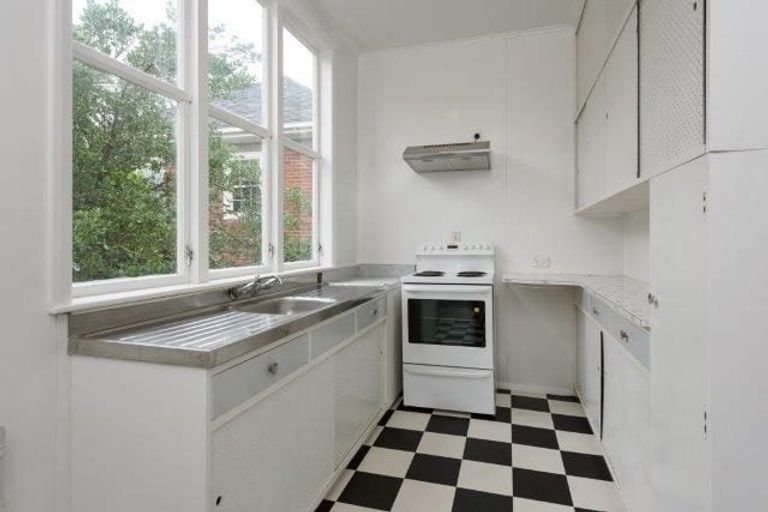 Photo of property in 43 Grant Road, Thorndon, Wellington, 6011