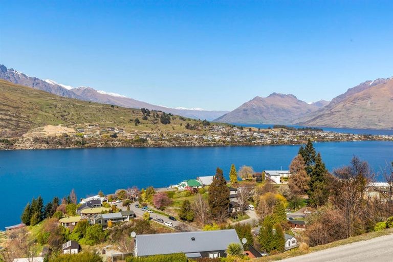 Photo of property in 13 Golden Terrace, Queenstown, 9300