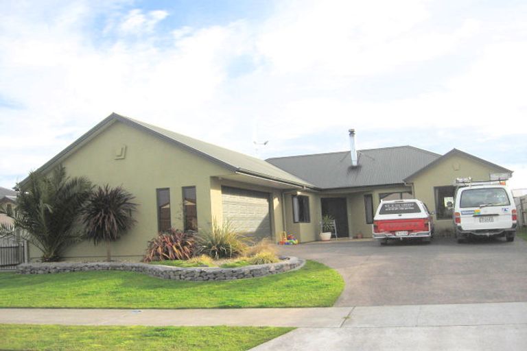 Photo of property in 17 Cranbrook Place, Rototuna North, Hamilton, 3210