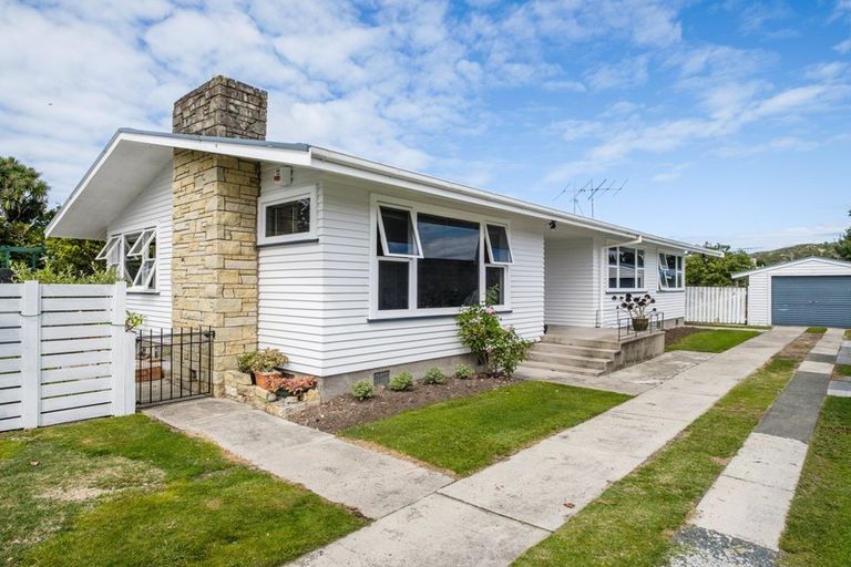 Photo of property in 15 Tukura Road, Inner Kaiti, Gisborne, 4010