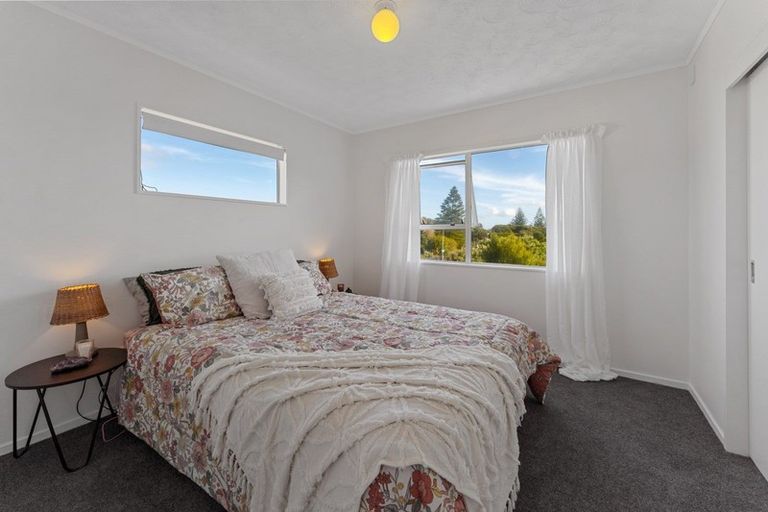 Photo of property in 5 Freyberg Crescent, Waikanae Beach, Waikanae, 5036