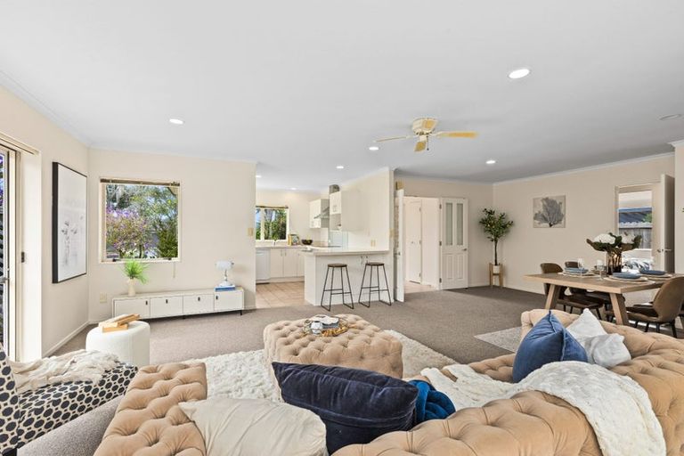 Photo of property in 106 Lakeside Drive, Orewa, 0931