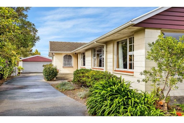 Photo of property in 7 Mirfield Place, Russley, Christchurch, 8042