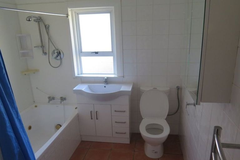 Photo of property in 28 Melbourne Road, Island Bay, Wellington, 6023