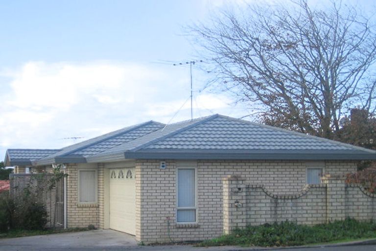 Photo of property in 203 Te Atatu Road, Te Atatu South, Auckland, 0610