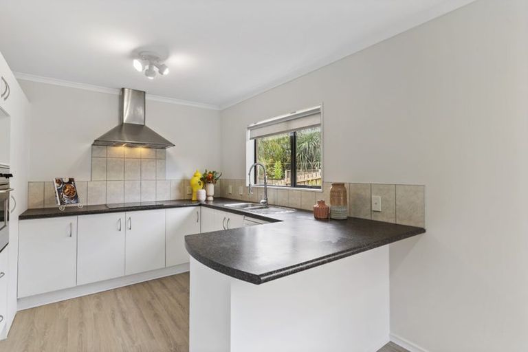 Photo of property in 15 Ali Place, Ranui, Auckland, 0612