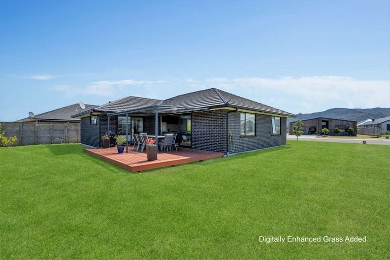 Photo of property in 4 Ronomor Place, Whitianga, 3510