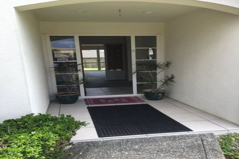 Photo of property in 8 Belcoo Crescent, East Tamaki, Auckland, 2013