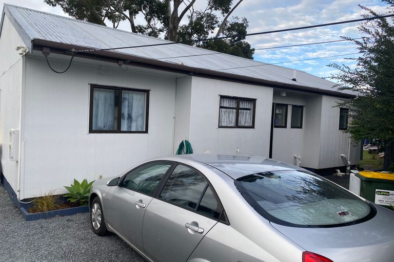 Photo of property in 2/9 Ingleby Place, Kelston, Auckland, 0602