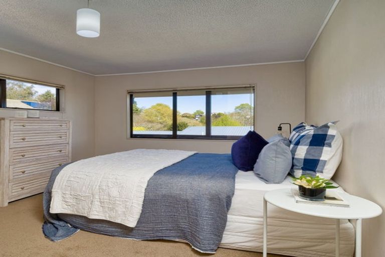 Photo of property in 24 Hunters Hill, Havelock North, 4130