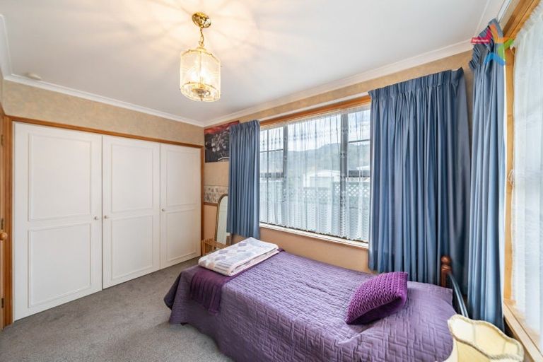 Photo of property in 8 Hawthorn Crescent, Stokes Valley, Lower Hutt, 5019