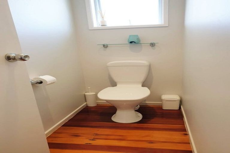 Photo of property in 33 Vodanovich Road, Te Atatu South, Auckland, 0610