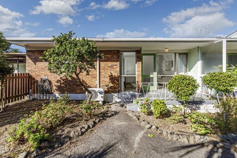 Photo of property in 4/236 Te Atatu Road, Te Atatu South, Auckland, 0610