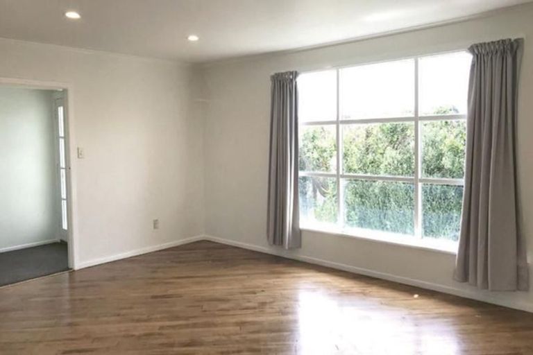 Photo of property in 1 Kinapori Terrace, Newlands, Wellington, 6037