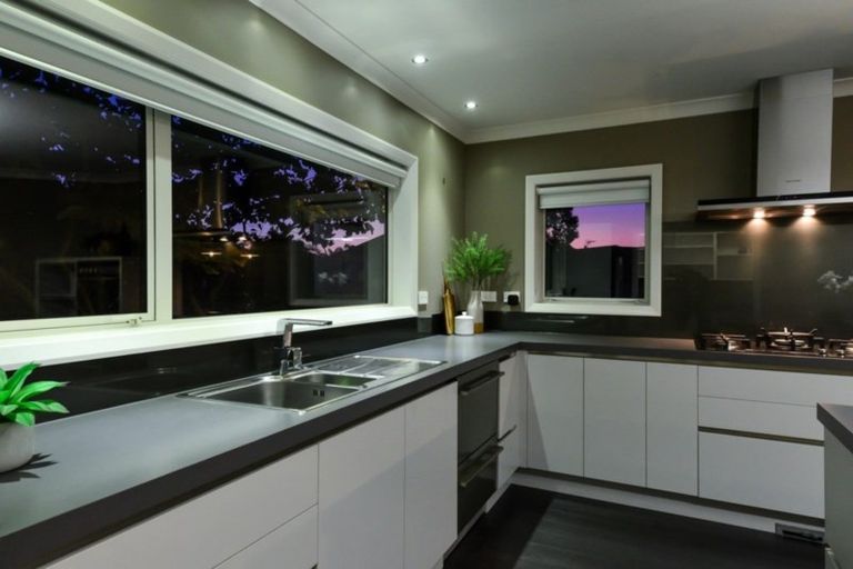 Photo of property in 2 Amokura Crescent, Flagstaff, Hamilton, 3210