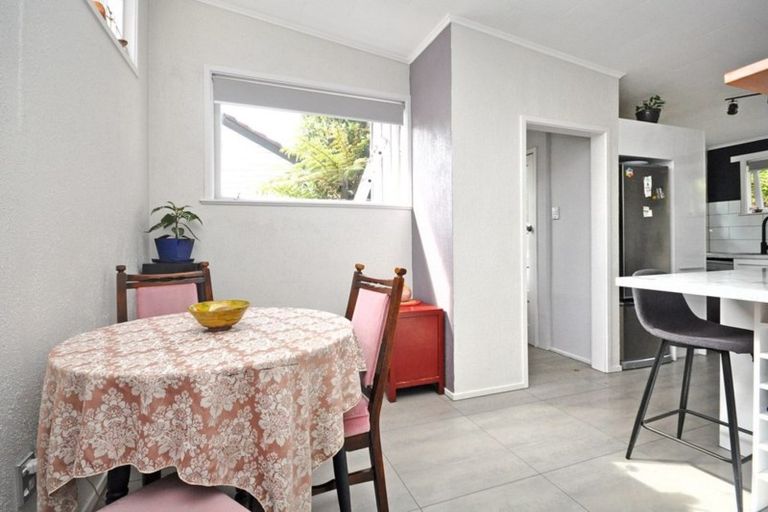 Photo of property in 14 Konini Road, Titirangi, Auckland, 0604