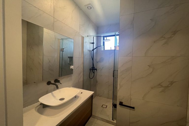 Photo of property in 25 Kiteroa Terrace, Rothesay Bay, Auckland, 0630