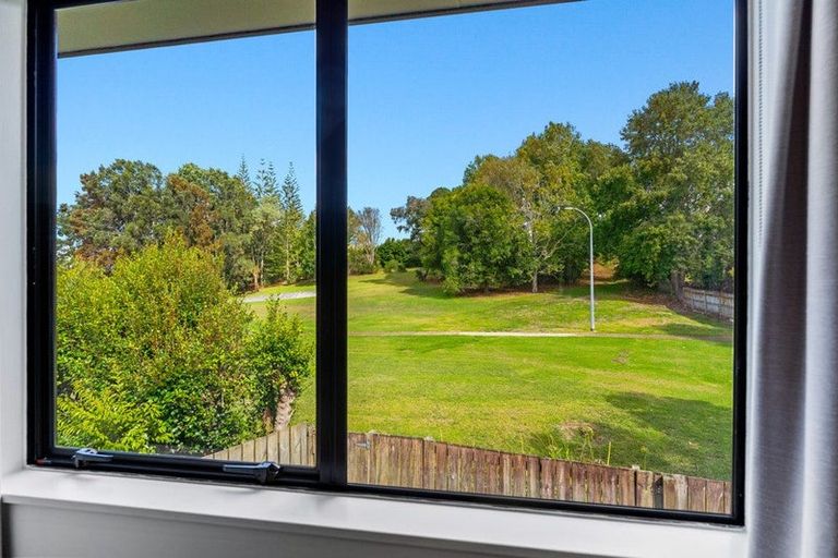 Photo of property in 2/13 Heather Place, Sunnynook, Auckland, 0620