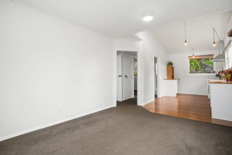 Photo of property in 6d Rewa Terrace, Tawa, Wellington, 5028