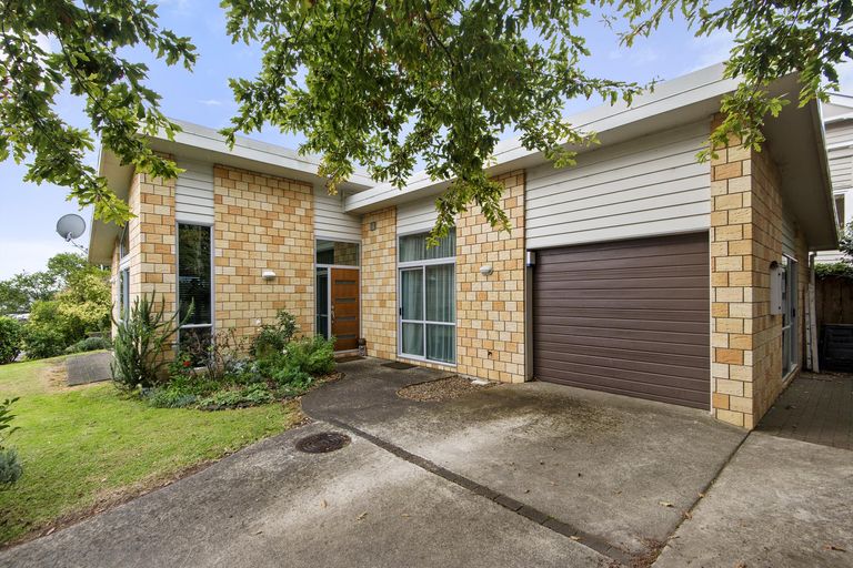 Photo of property in 4a Barberton Terrace, Red Hill, Papakura, 2110