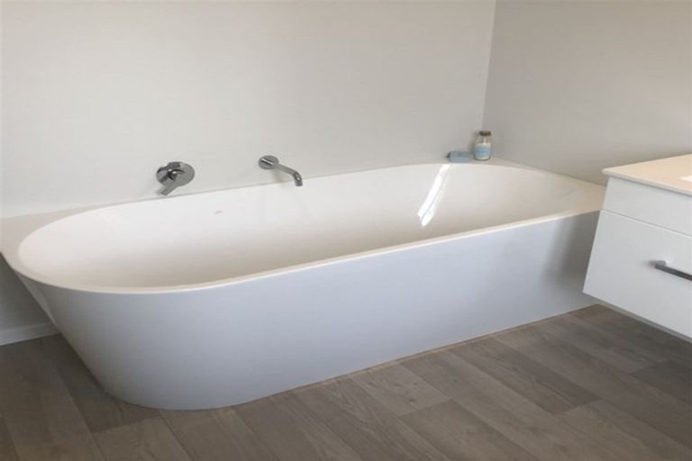 Photo of property in 20 Tarata Grove, Lansdowne, Masterton, 5810