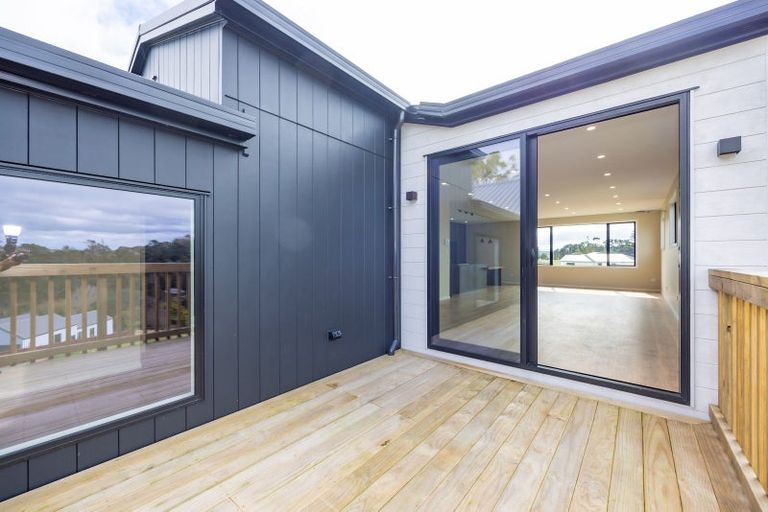 Photo of property in 30 Awanui Road, Red Beach, 0932