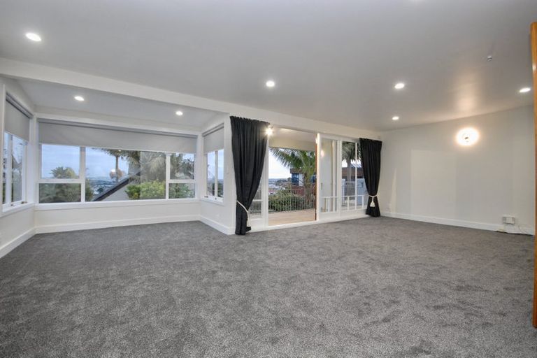 Photo of property in 2/13 Castor Bay Road, Castor Bay, Auckland, 0620