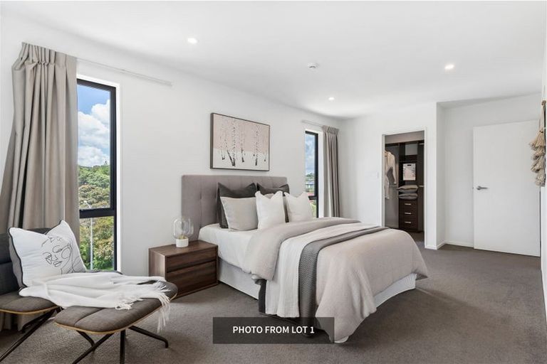 Photo of property in 1/4 Mcquoid Place, Glenfield, Auckland, 0629