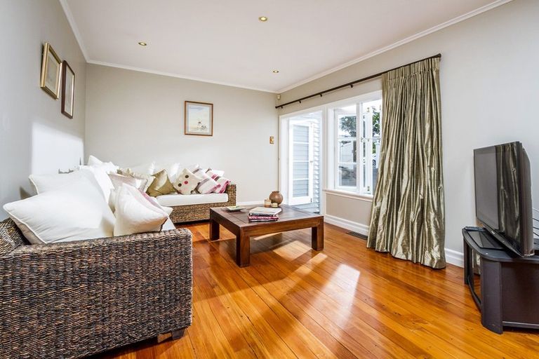 Photo of property in 209 Hurstmere Road, Takapuna, Auckland, 0622