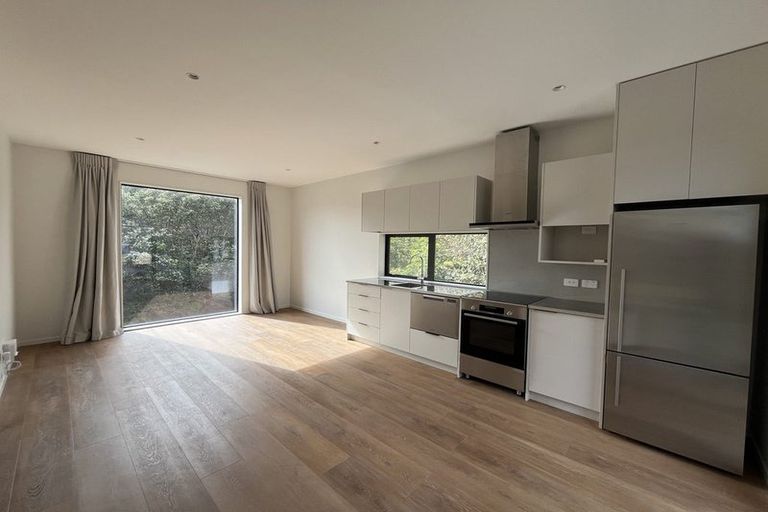 Photo of property in 1 Tanera Crescent, Brooklyn, Wellington, 6021