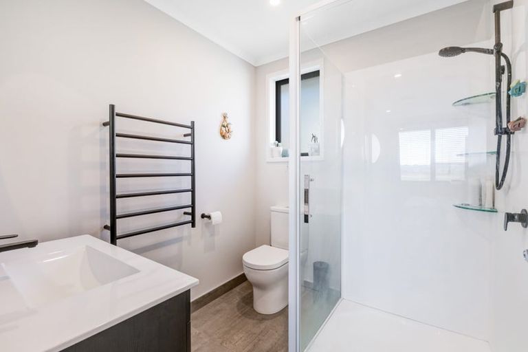 Photo of property in 11 St Julia Court, Helensville, 0800