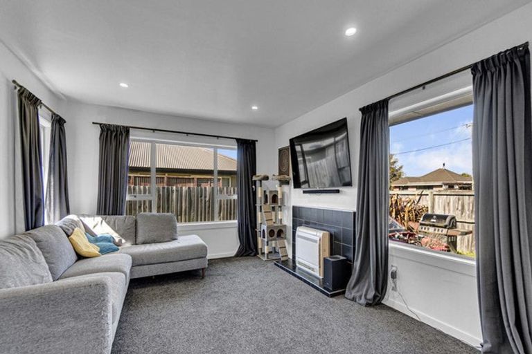 Photo of property in 32 Bentley Street, Russley, Christchurch, 8042