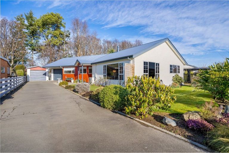 Photo of property in 11 Calder Place, Winton, 9720