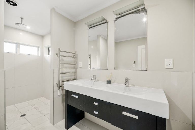 Photo of property in 1 Frank Knight Place, Waiuku, 2123