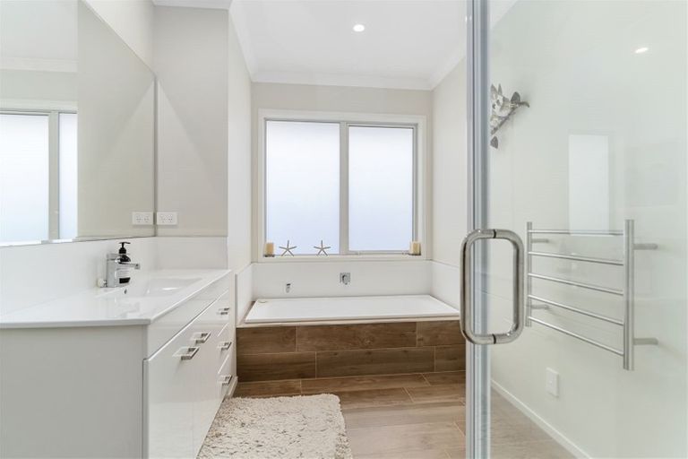 Photo of property in 77 Sandhurst Drive, Papamoa Beach, Papamoa, 3118