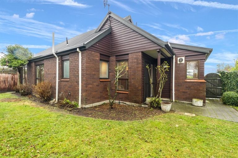 Photo of property in 6 Westgrove Avenue, Avonhead, Christchurch, 8042