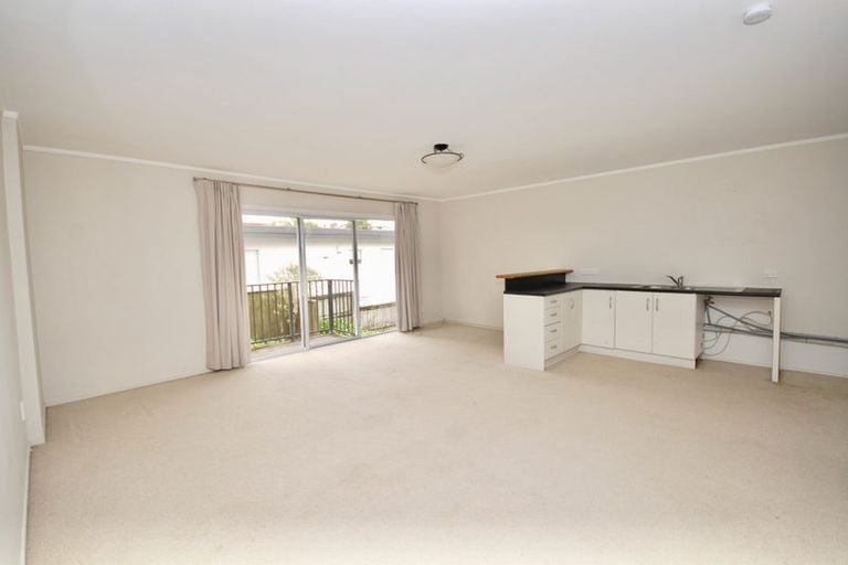 Photo of property in 2/12 Marama Street, Castor Bay, Auckland, 0620