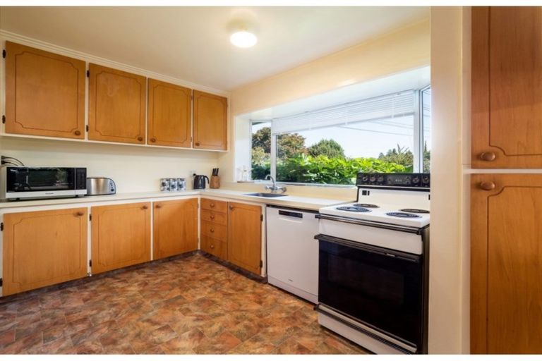 Photo of property in 18 Ilfracombe Place, Burnside, Christchurch, 8053