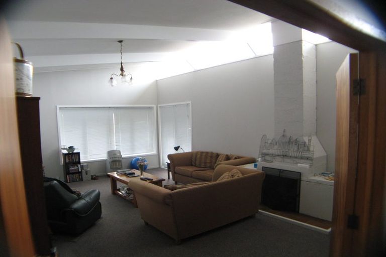 Photo of property in 1/135 Glenfield Road, Hillcrest, Auckland, 0626