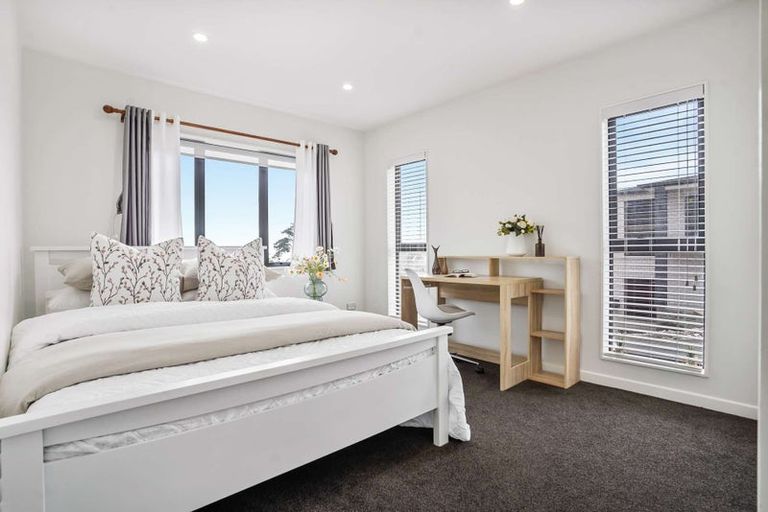 Photo of property in 1 Arataki Way, Glen Eden, Auckland, 0602