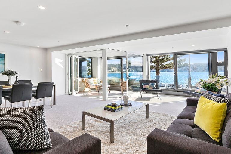 Photo of property in 318 Oriental Parade, Oriental Bay, Wellington, 6011