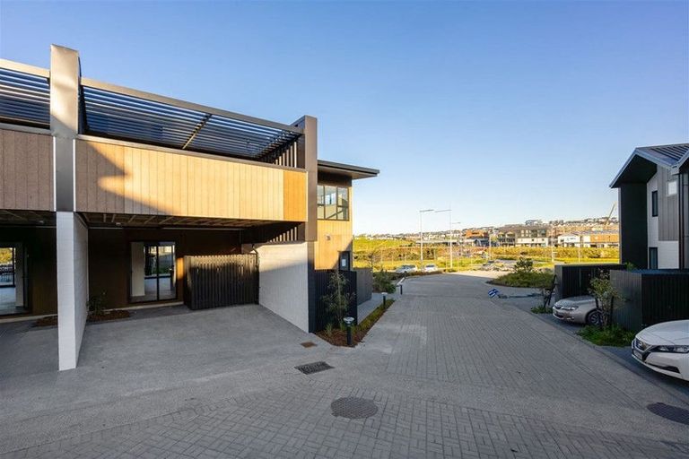 Photo of property in 108 Te Oneroa Way, Long Bay, Auckland, 0630