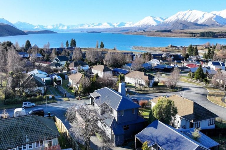 Photo of property in 35 Aorangi Crescent, Lake Tekapo, 7999