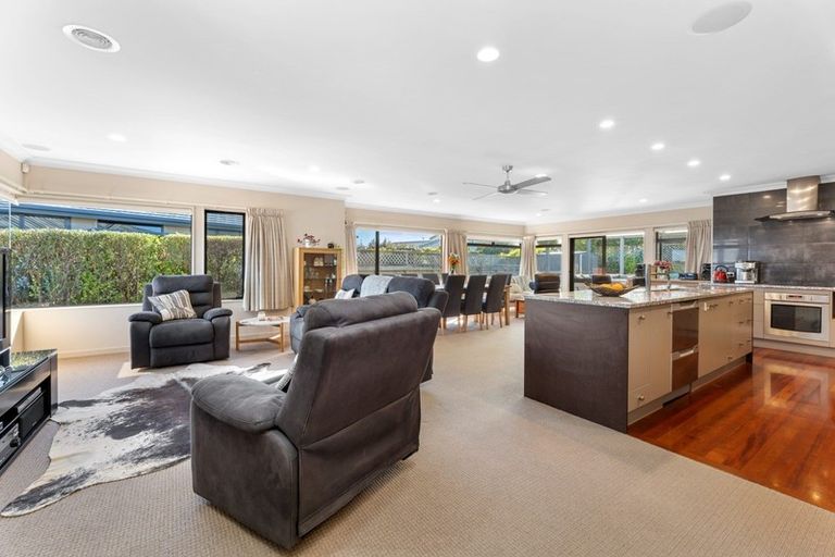 Photo of property in 25 Fairview Terrace, Waipahihi, Taupo, 3330